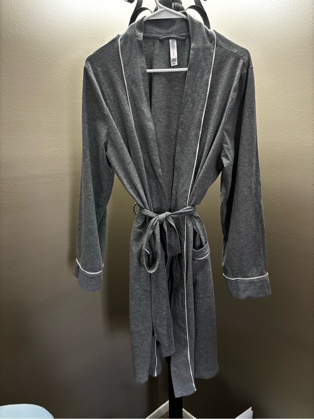 Gilligan & O'Malley Gray Plush Robe with White Piping